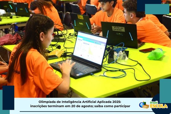 Estudante em computador