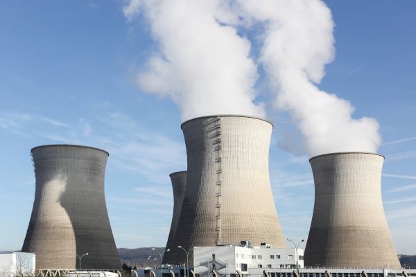 Usina nuclear, uma das aplicações da Química Nuclear.