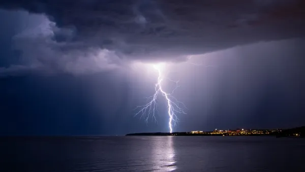 Os relâmpagos são raios luminosos vistos do céu.