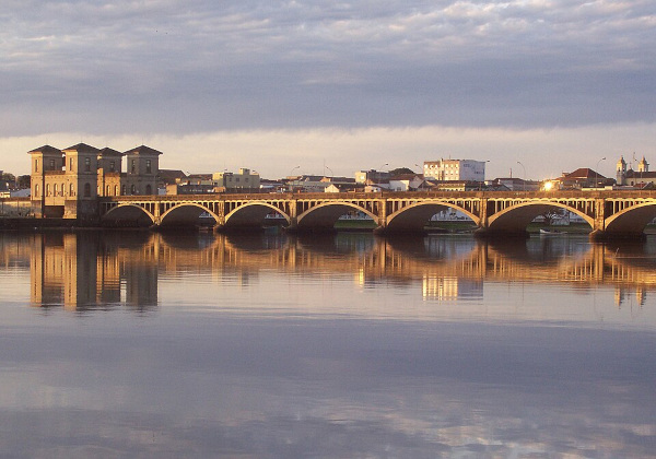Vista da Ponte Internacional Barão de Mauá.