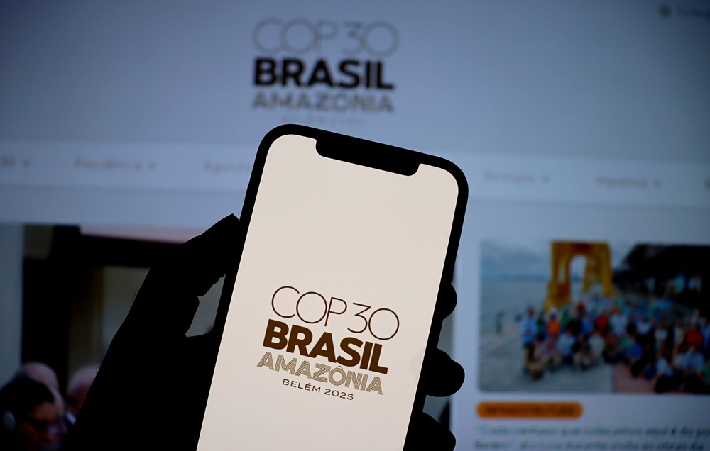 Celular mostra logo da COP 30 Belém 