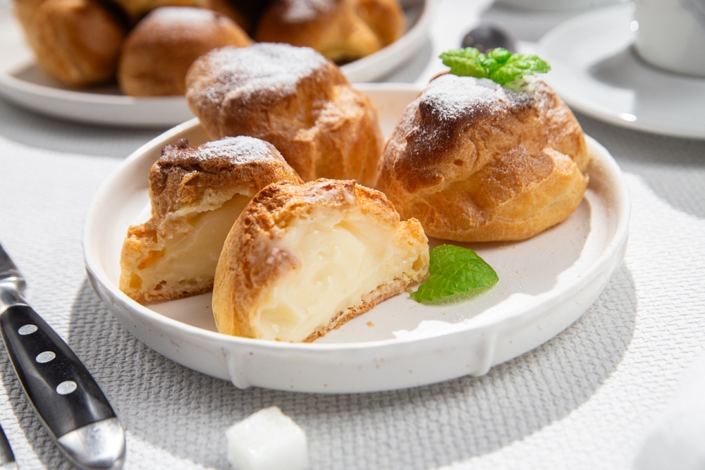 Profiteroles de baunilha, receita típica do Natal.