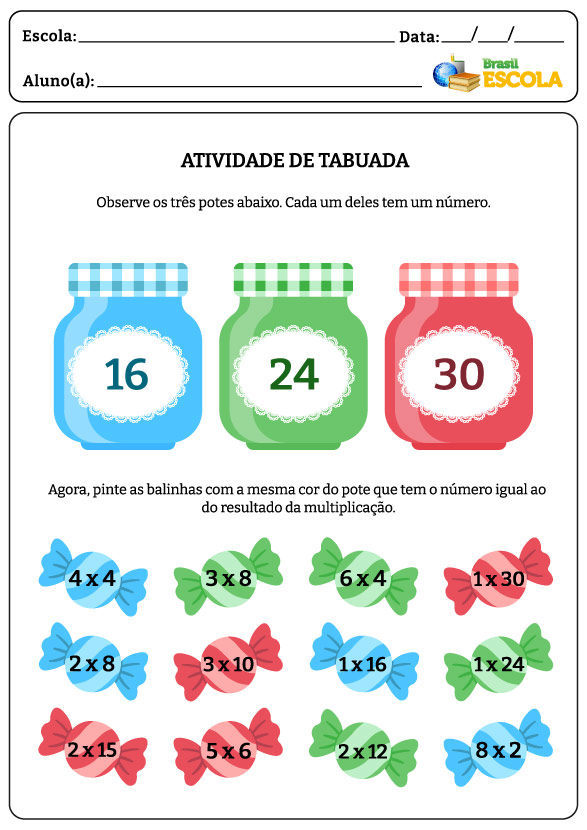 Três potes coloridos com números e doze balinhas coloridas com multiplicações em atividade de tabuada.