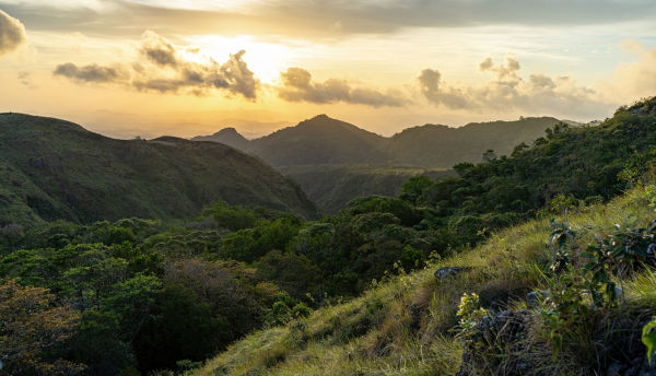 Paisagem montanhosa do relevo do Panamá.