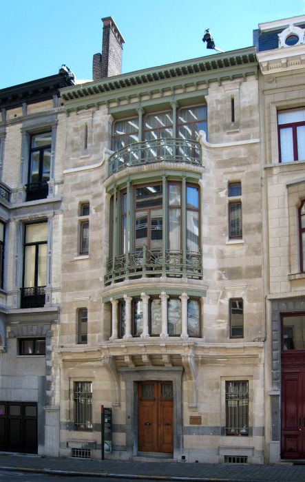 Hotel Tassel, projetado pelo arquiteto Victor Horta, de 1894, um dos primeiros exemplos arquitetônicos claros do Art Nouveau.