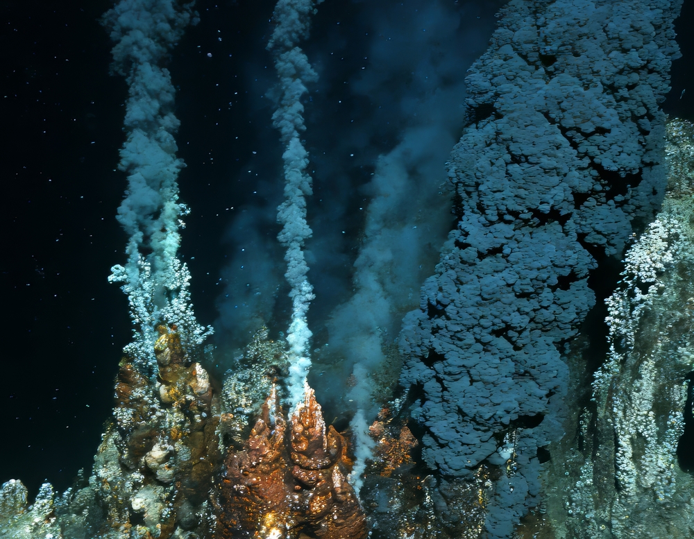 Fonte hidrotermal de águas profundas, um componente da hidrosfera.