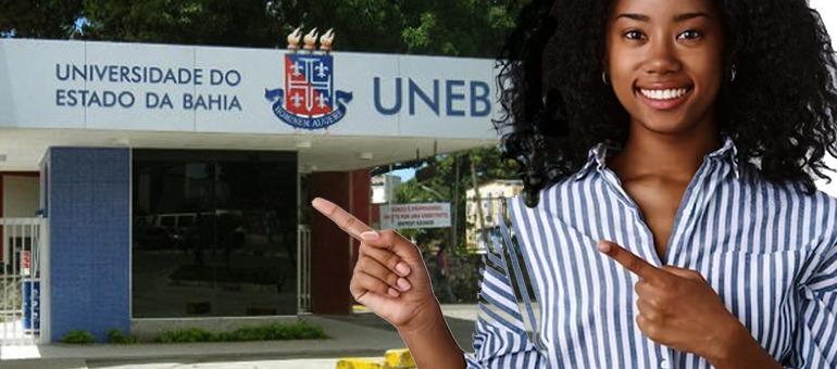 Jovem aponta para campus da UNEB