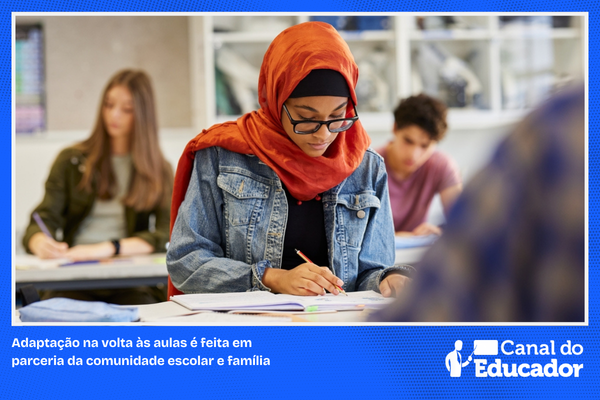 Foto de estudante em sala de aula