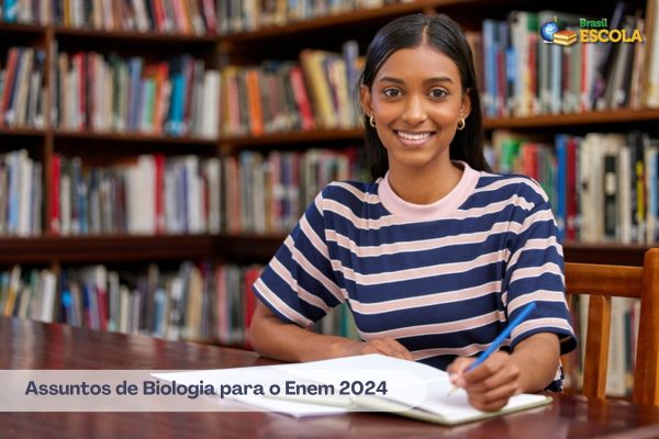 Estudante sorrindo com materiais de estudo, texto Asssuntos de Biologia para o Enem 2024