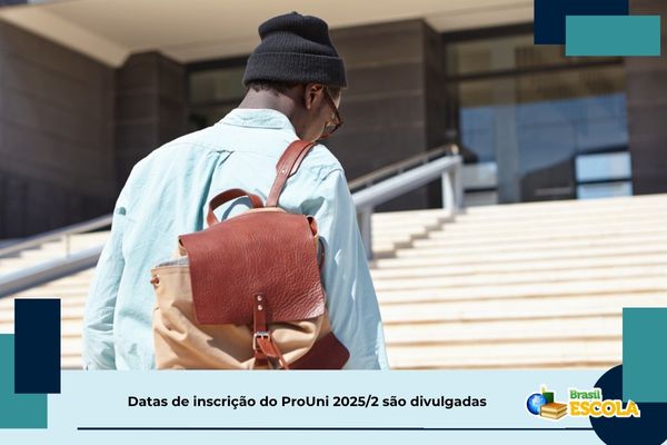 dois empresários sentados conversando