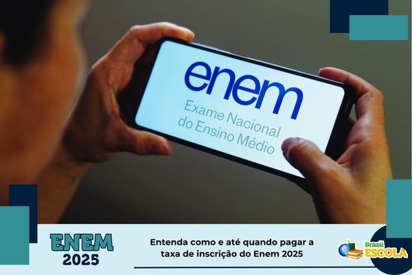 Mulher monitora estudantes faznedo prova. Texto na imagem: Edital para ser certificador do Enem 2025 é publicado.