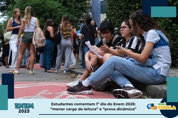 Candidatos do Enem sentados