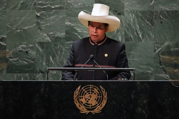 Presidente do Peru de chapéu branco