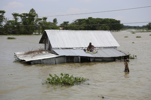 Grande enchente, um evento climático extremo, uma das causas dos refugiados climáticos (migrantes do clima).